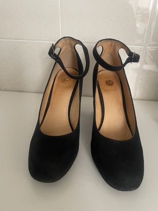 Zapato tacón color negro