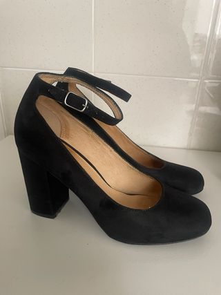 Zapato tacón color negro