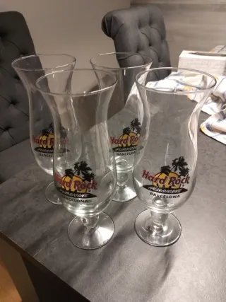 4 Copas Hard Rock Hurricane Barcelona y vaso.