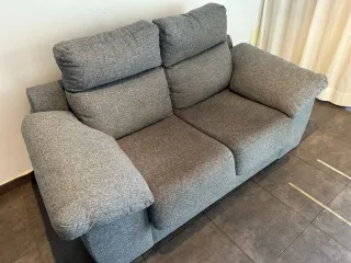 Sofá gris 2 plazas