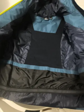 Chubasquero Teal y Negro