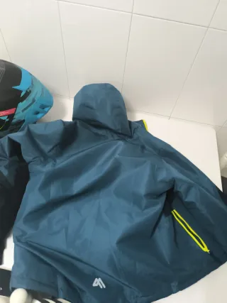 Chubasquero Teal y Negro