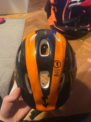 Casco de bici naranja y negro 52-56 cm