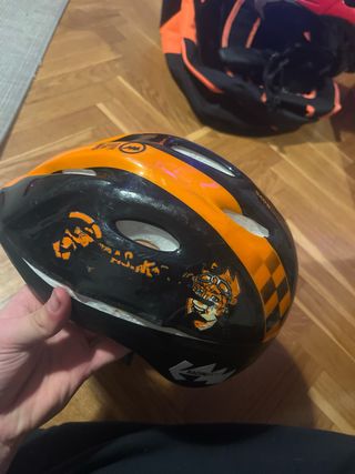 Casco de bici naranja y negro 52-56 cm