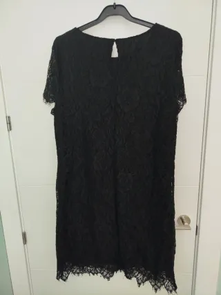 Vestido negro de encaje