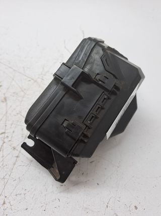 CAJA RELES / FUSIBLES TOYOTA YARIS (2)