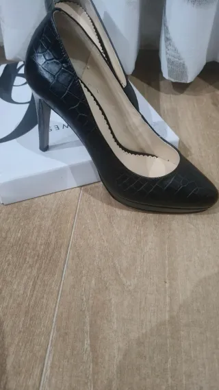Zapatos de tacón negros efecto piel cocodrilo