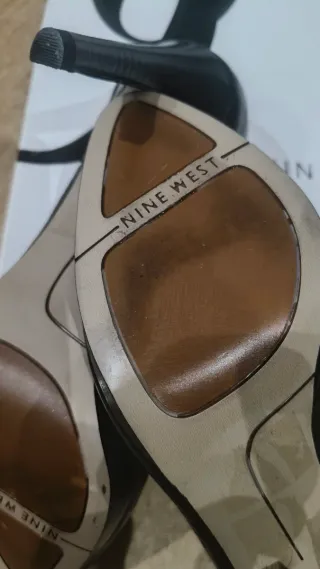 Zapatos de tacón negros efecto piel cocodrilo