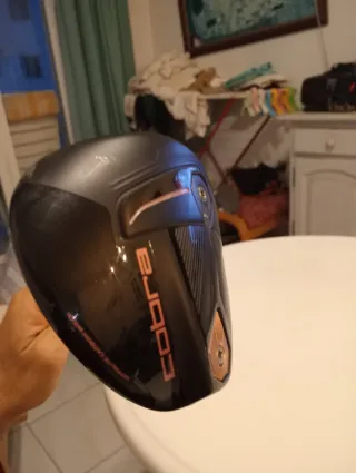 Palo de golf Cobra King F9