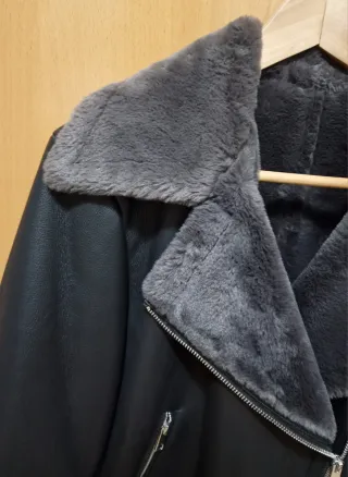 Cazadora efecto piel forrada pelo sintético L