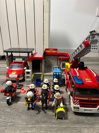 Conjunto Bomberos: Camión, Coche, Moto y Estación