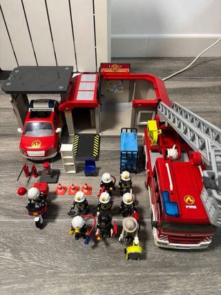 Conjunto Bomberos: Camión, Coche, Moto y Estación