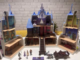 Castillo Frozen Disney con figuras