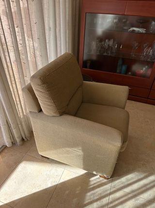 Elegante poltrona beige in tessuto