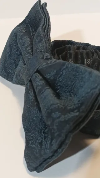 Pajarita Zara Paisley Azul marino.