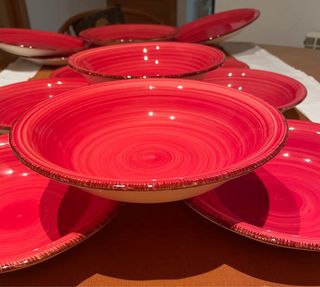 Set di stoviglie in ceramica rossa