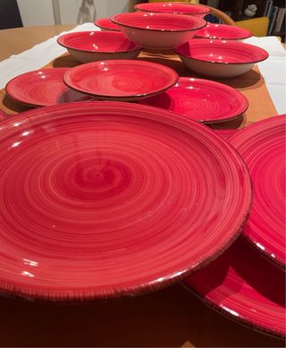 Set di stoviglie in ceramica rossa
