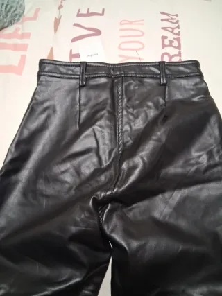 Pantalón Bershka negro con cordones
