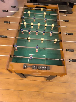 Futbolín de madera