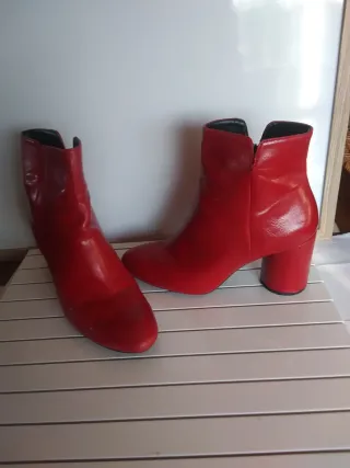 Botines rojos tacón