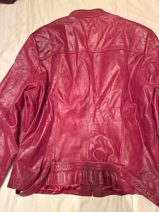Chaqueta de piel roja