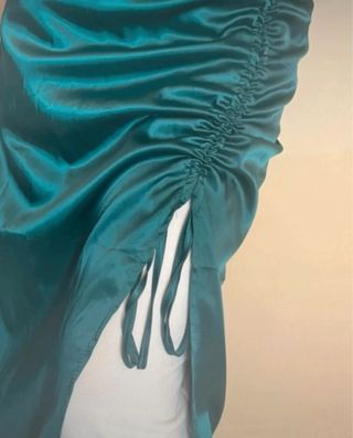 Vestido satén largo verde botella Shein S nuevo