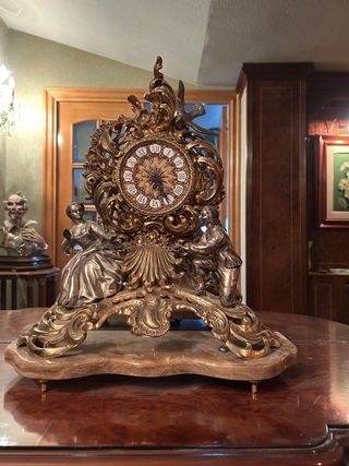 Reloj de sobremesa antiguo dorado