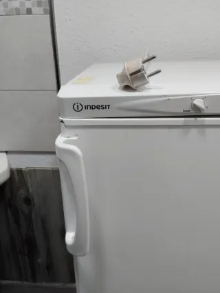 Congelatore verticale Indesit bianco