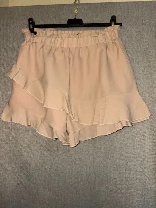 Falda rosa con volantes