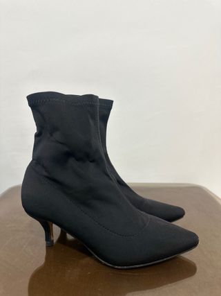 Botines negros tacón fino talla 38
