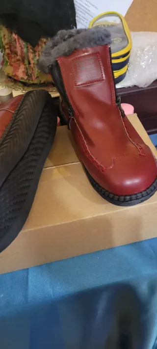 Botines Rojos y Negros por separados iguales si