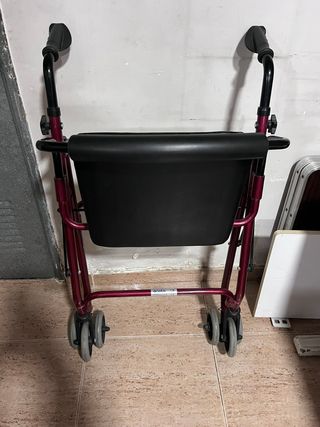 Andador para adultos con ruedas y asiento