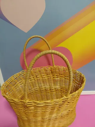 Cesta antigua de mimbre