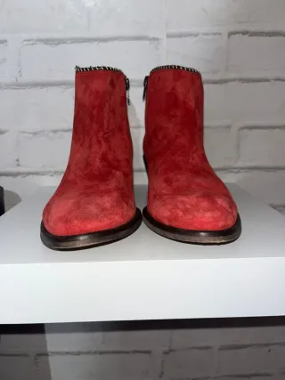 Botines Valverde del Camino ante rojos