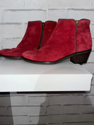 Botines Valverde del Camino ante rojos