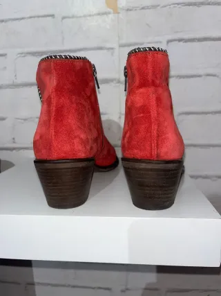 Botines Valverde del Camino ante rojos