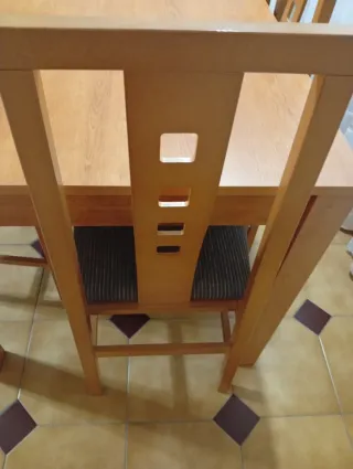 Conjunto de 3 Mesas de comedor  y 6 sillas.