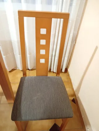 Conjunto de 3 Mesas de comedor  y 6 sillas.