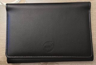 Carpeta Volvo Negra Cuero