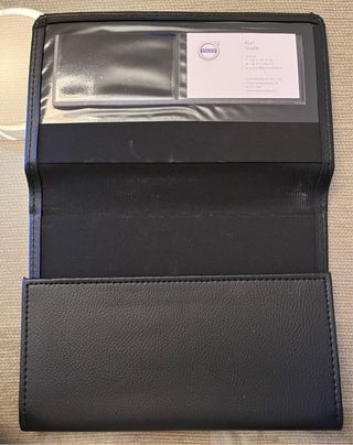 Carpeta Volvo Negra Cuero