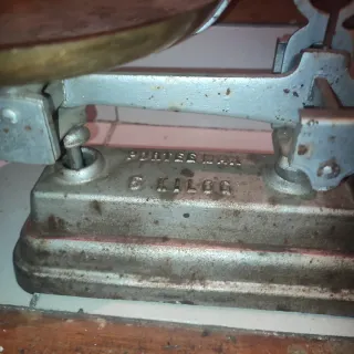 Antigua Báscula Romana 5 kg peso platos