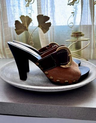 Zuecos de tacón de piel marrón