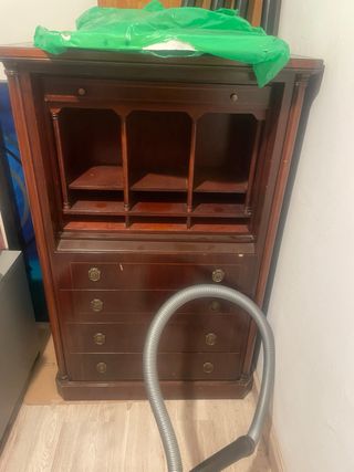 Mueble de madera antiguo