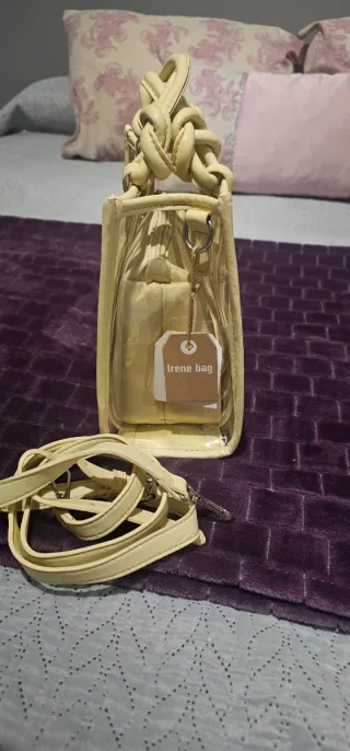 Bolso transparente beige con asa trenzada
