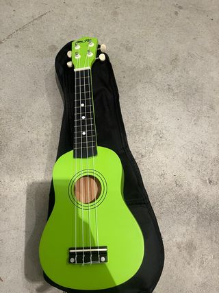 Ukelele verde con funda