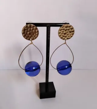 Pendientes aro dorado con bola azul