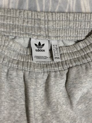 Pantalón chándal Adidas gris