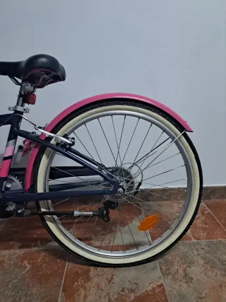 Bicicleta paseo azul marino y rosa fucsia