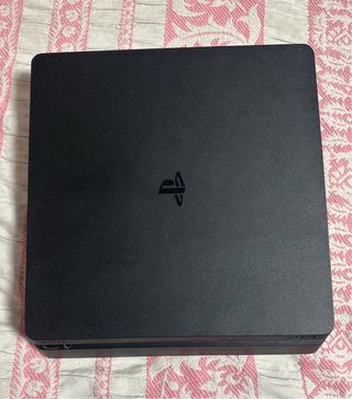 PS4 Slim Nera + 2 Controller + 7 Giochi