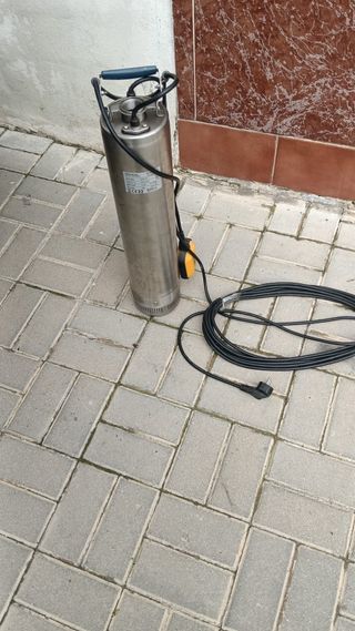 Bomba sumergible con flotador